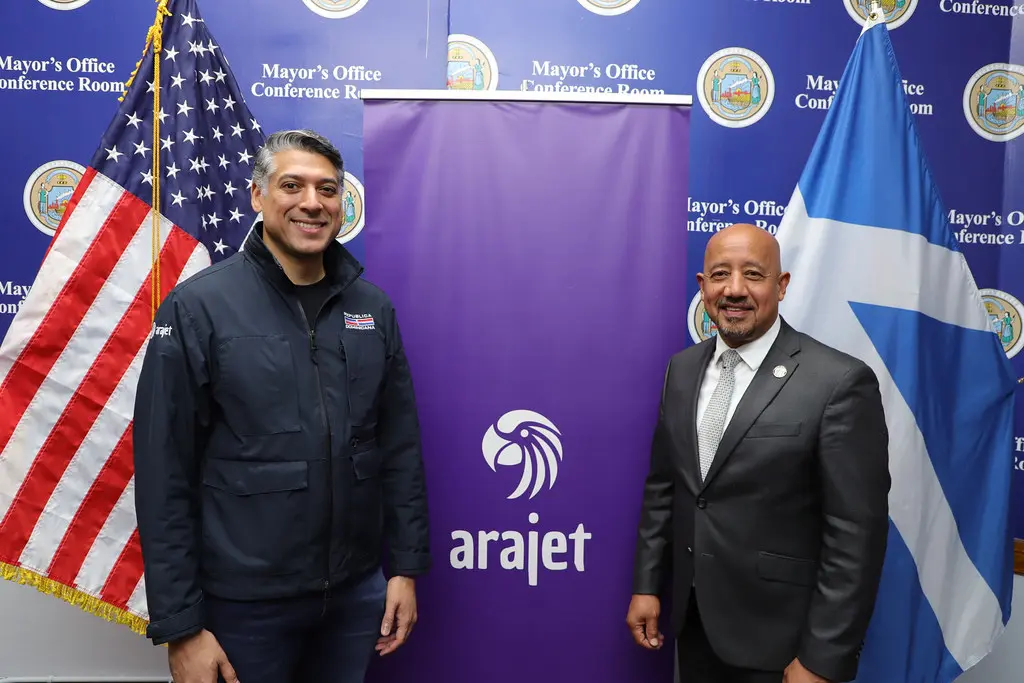 Alcaldía de Lawrence reconoce a Victor Pacheco Méndez por sus aportes a la aviación dominicana