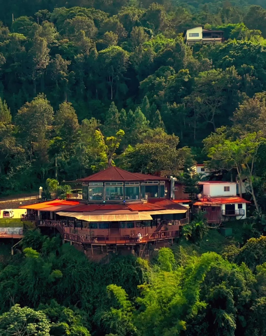 La Jamaca de Dios Restaurante aclara Evaluaciones oficiales descartan daños estructurales y colapso de terreno