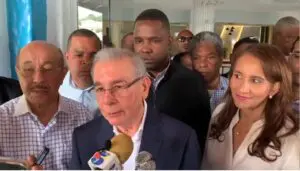 El expresidente Danilo Medina en recorrido por Barahona