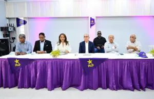 El expresidente Danilo Medina en recorrido por Barahona