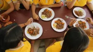 Alimentación escolar ayudó a que los estudiantes permanecieran en las aulas en 2024-2025