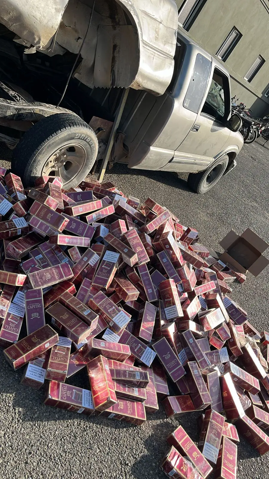 ERD incauta más de 38 mil cigarrillos en camioneta en Montecristi