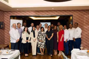 Representantes de dealers junto a ejecutivos de Motor Crédito. FUENTE EXTERNA