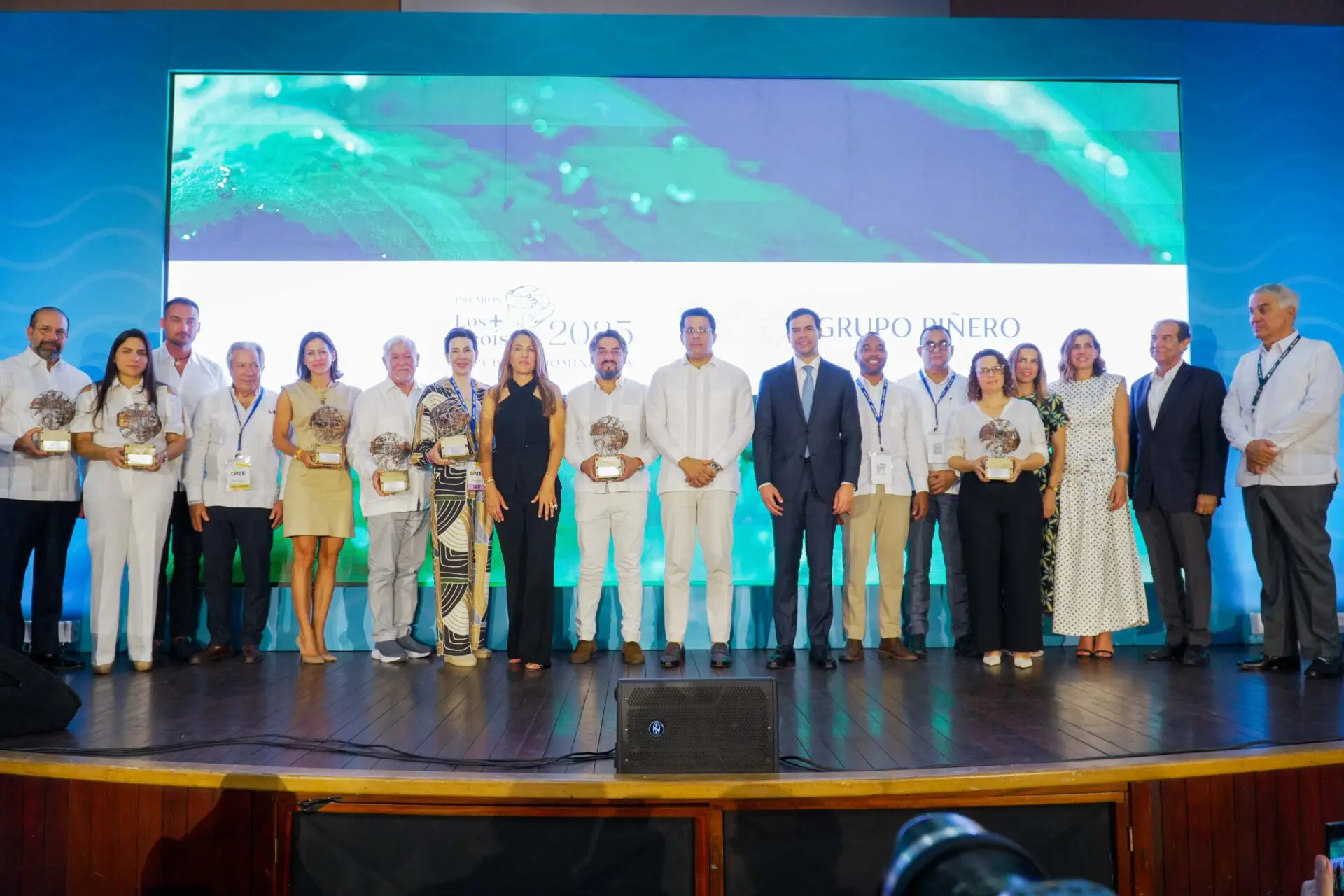 Equipo Evergo durante premiación. FUENTE EXTERNA