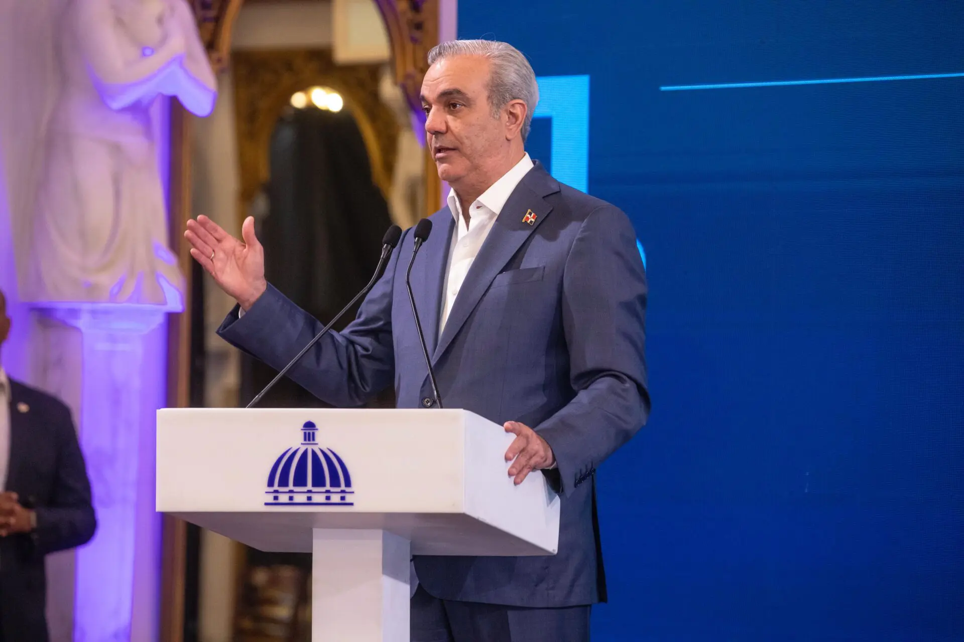 Abinader presenta en LA Semanal los reconocimientos, reuniones y acuerdos durante su viaje a Francia, Suiza y Brasil