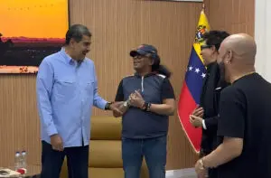 Maduro dice que reactivó vuelos a RD “porque Sergio Vargas se lo pidió”