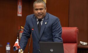 Héctor Acosta “El Torito” denuncia abandono de comunidades en Monseñor Nouel