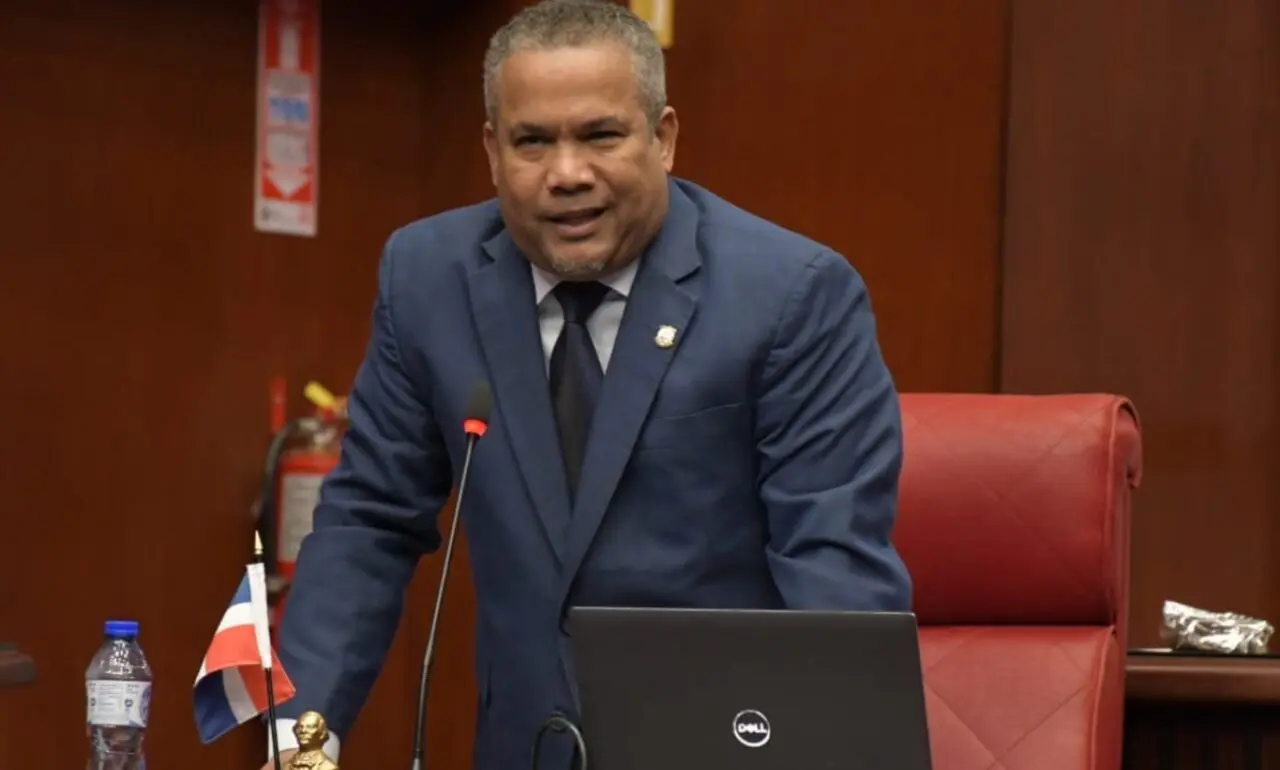 Héctor Acosta “El Torito” denuncia abandono de comunidades en Monseñor Nouel
