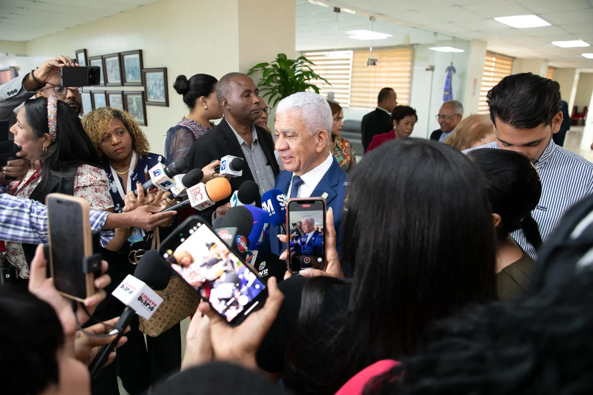 Presidente del Senado, Ricardo de los Santos, rechaza inicio de campaña política a destiempo