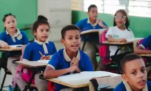 CNE fija inicio del año escolar 2025-2026 para el 25 de agosto y reintroduce asignatura de Moral y Cívica