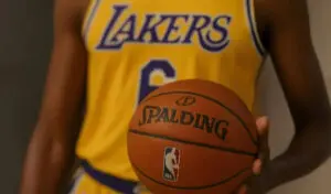 Venden a los Lakers por el precio más caro de la historia