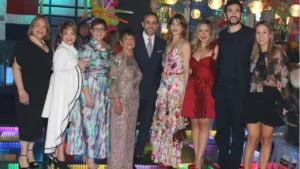 Fotografía tomada a la familia Espaillat en la celebración de aniversario 52 de Jet Set realizada el 26 de febrero 2025 con la orquesta de Fernando Villalona. De Izquierda a Derecha Evelyn Espaillat (Hermana) Belkis Almodóvar Espaillat (Hermana) Maribel Espaillat (Mi Esposa) Doña Grecia López (Madre) Antonio Espaillat ( Hijo ) Giselle Cedeño (Hermana de madre) Ricardo Espaillat (Hijo) y Esposa.