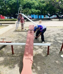 Alcaldía de Puerto Plata inicia remozamiento y mantenimiento de la Plaza Pública Parque Luperón