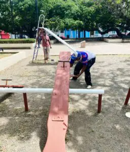 Alcaldía de Puerto Plata inicia remozamiento y mantenimiento de la Plaza Pública Parque Luperón