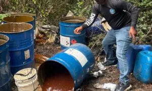 Dintel desmantela dos fábricas clandestinas de alcohol adulterado en Monte Plata