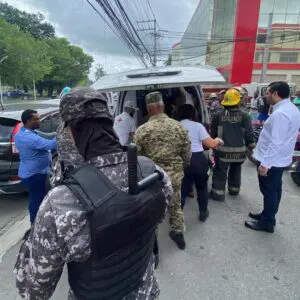 El 911 gestiona rescate de nueve personas quedaron atrapadas en ascensor en Higüey