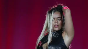 Karol G lanza Tropicoqueta: una fusión poderosa de ritmos latinos y emociones profundas