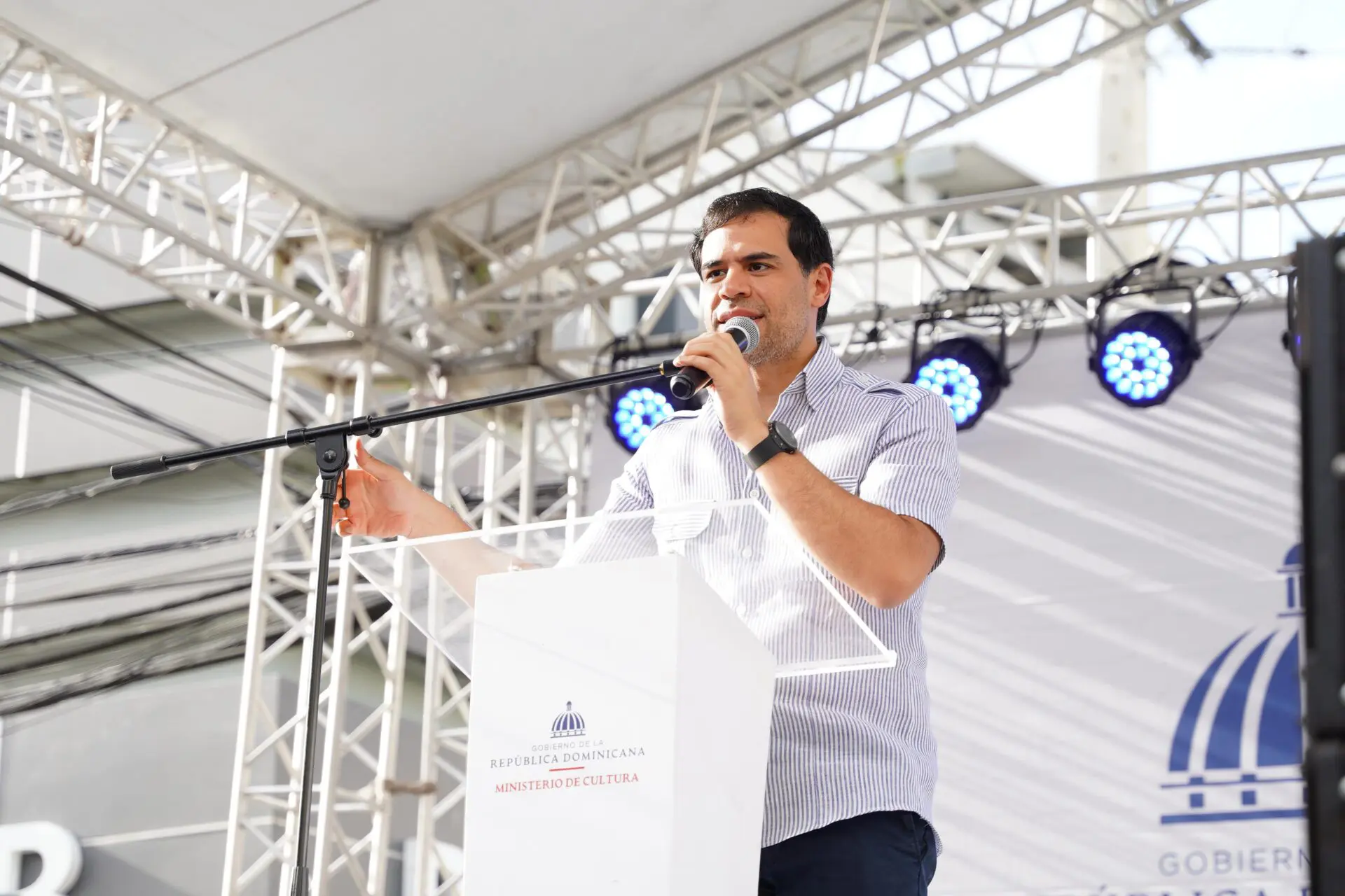 El ministro Roberto Ángel Salcedo durante su visita presentó la iniciativa El Poder de las Buenas de las Buenas Palabras.