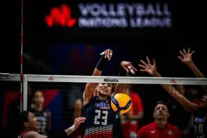 Gaila Gonzalez de las Reinas del Caribe bloquea ataque de Corea del Sur en Liga de Naciones