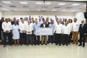 Ministro Kelvin Cruz entrega fondo para la preparación de los atletas para preparación Juegos Centroamericanos y del Caribe Santo Domingo 2026