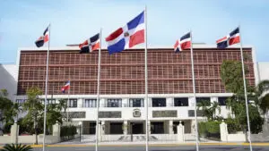 Diputados aprueban proyecto da salario adicional y bonos a médicos especialistas en provincias fronterizas