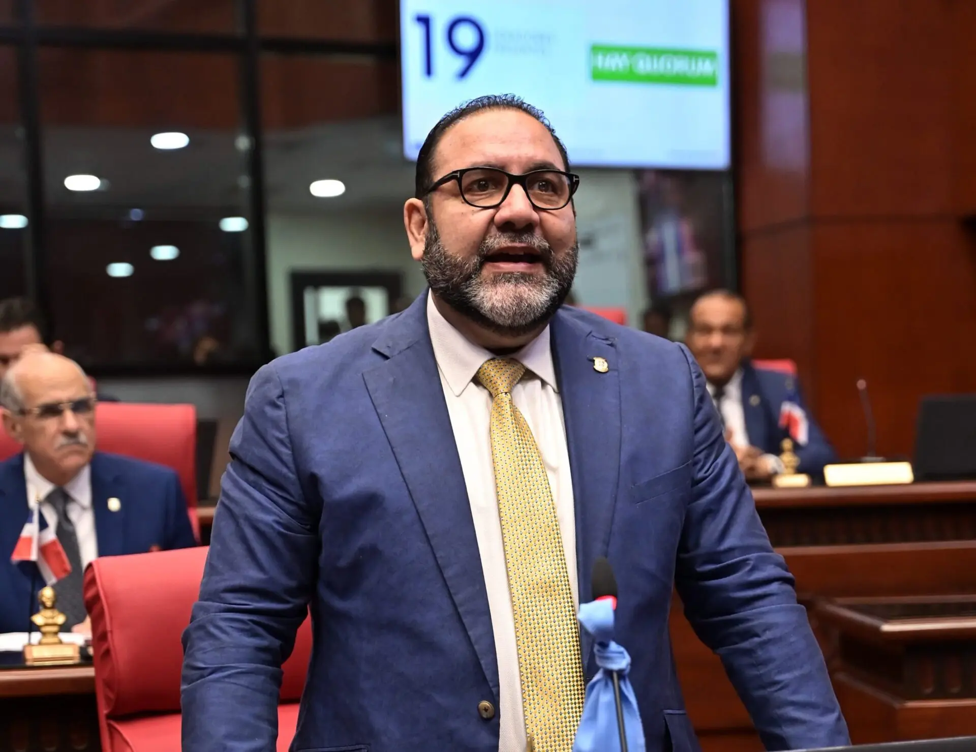 Senador propone plan de contingencia para proteger al país de la "Tercera Guerra Mundial"