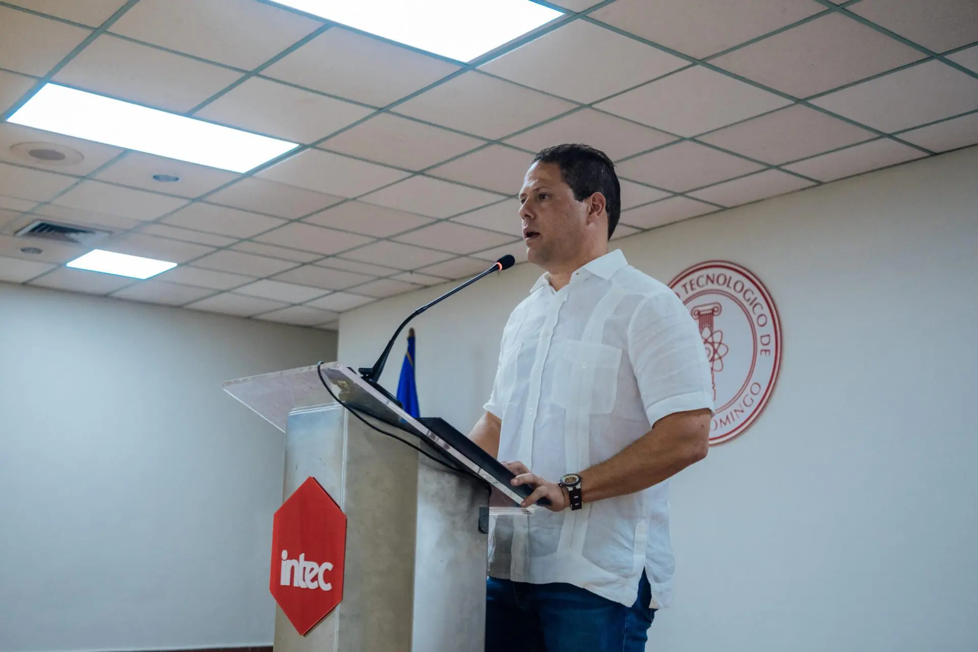 Ministro Carlos Bonilla motiva a futuros ingenieros a contribuir con transformación del sector construcción de RD