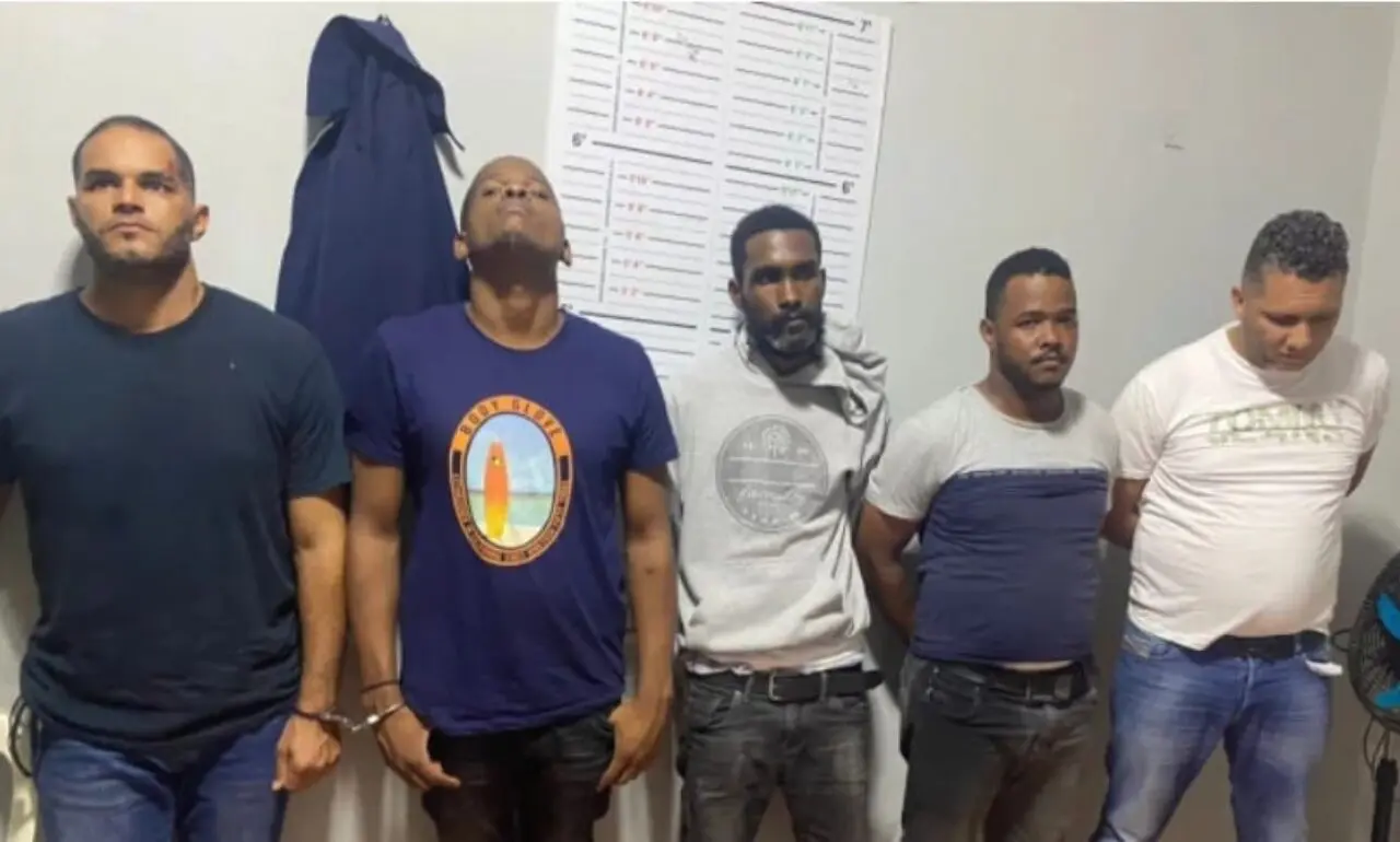 Condenan a 20 Años de prisión a dos policías y tres civiles por secuestro y extorsión en Hato Mayor