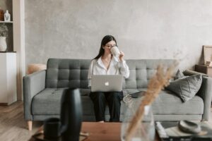 Más productividad y menos rotación, las empresas que invierten en felicidad laboral cuentan con un mayor crecimiento económico