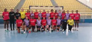 Las selecciones juveniles de balonmano de República Dominicana y Guatemala.