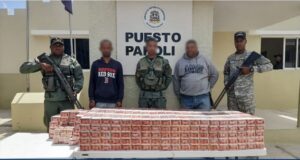 Armada Dominicana incauta contrabando de cigarrillos en barco del Ministerio de Medio Ambiente en el parque nacional El Morro