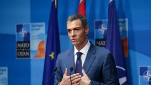 Sánchez acude hoy a la cumbre europea en plena polémica con Trump por el gasto militar