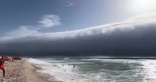 "Tsunami" sorprende a cientos de bañistas en Portugal