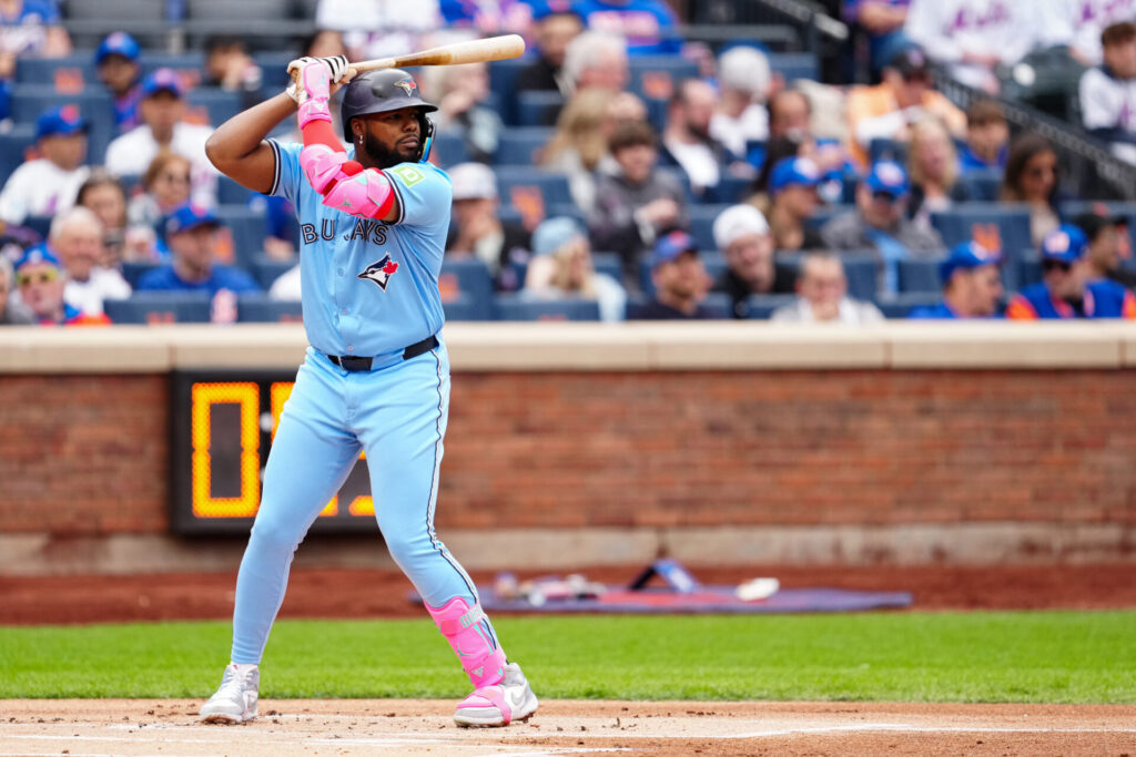 Vladdy igualó récord histórico de jonrones en postemporada de los Azulejos
