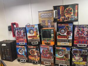 DINTEL, PN y MP confiscan drogas, tragamonedas y detienen a 12