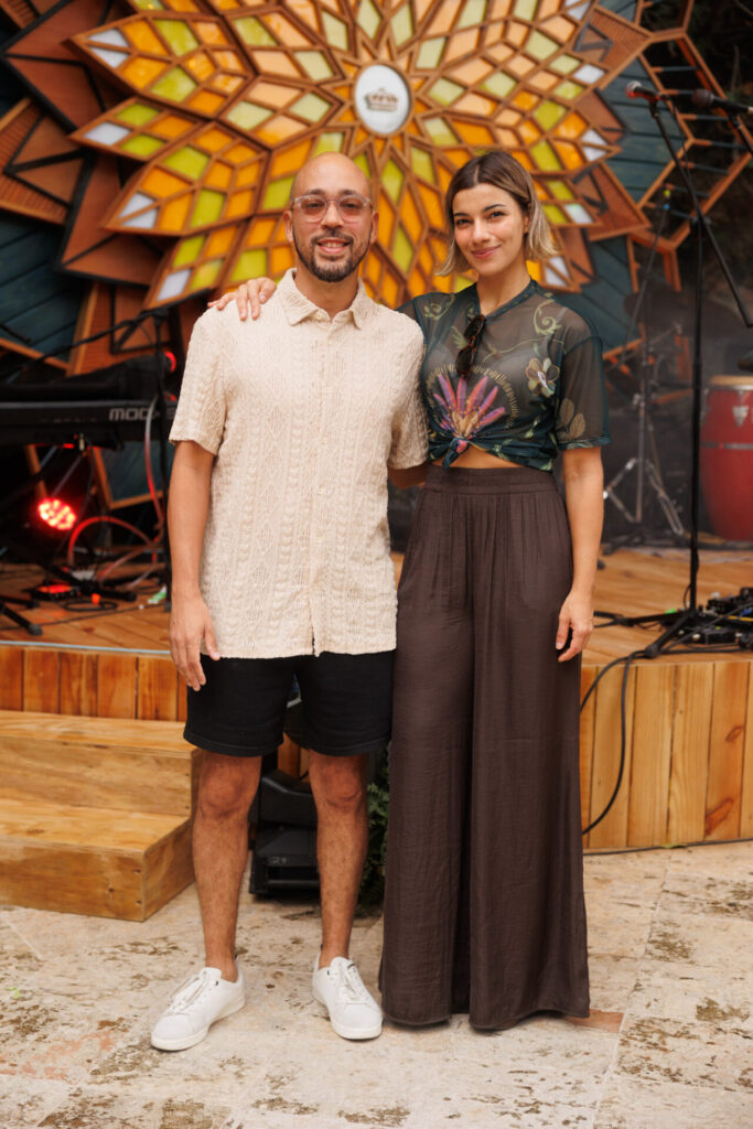 Eduardo Santos y Nashla Bogaert