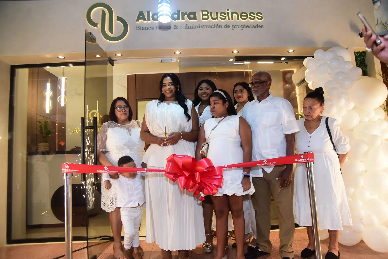 Alondra Martínez consolida su liderazgo en el sector inmobiliario con la apertura oficial de Alondra BusinessRD