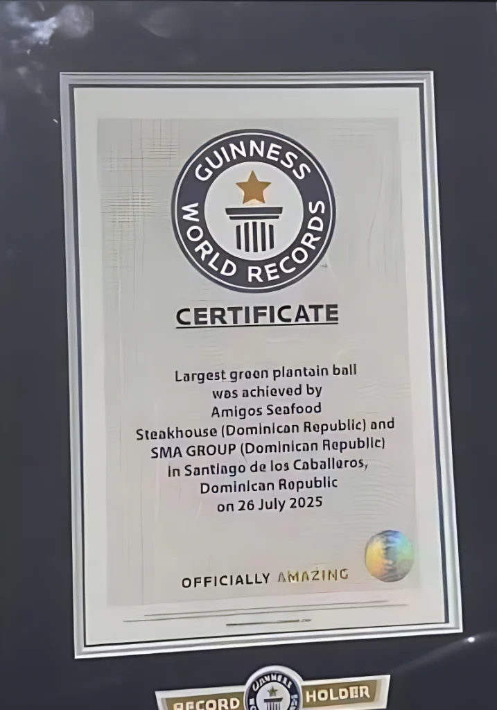 La placa del récord tiene inscrita el nombre de Amigos Seafood Steak House