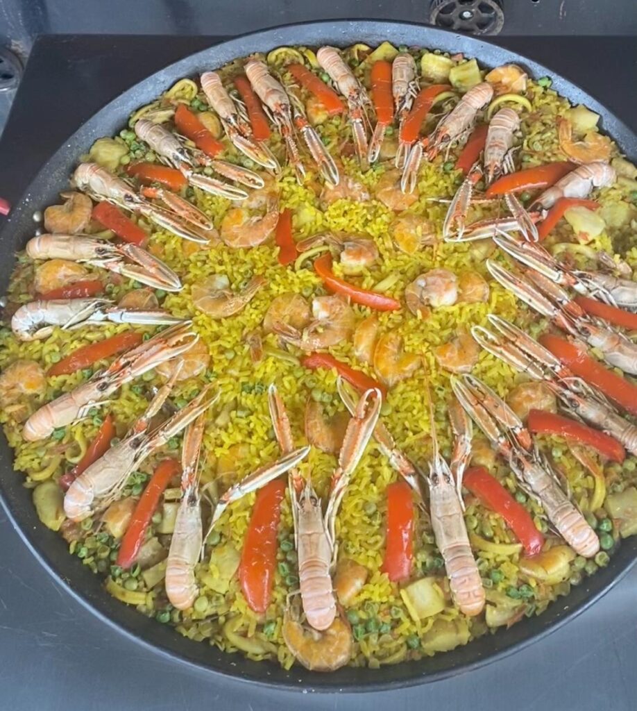 Paella en el restaurante Alhambra