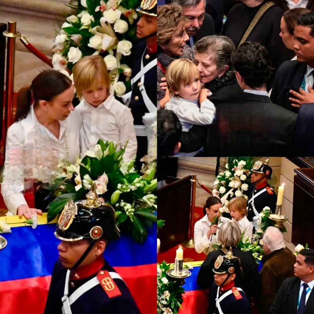 Hijo de Miguel Uribe Turbay junto a su madre, Claudia Tarazona
