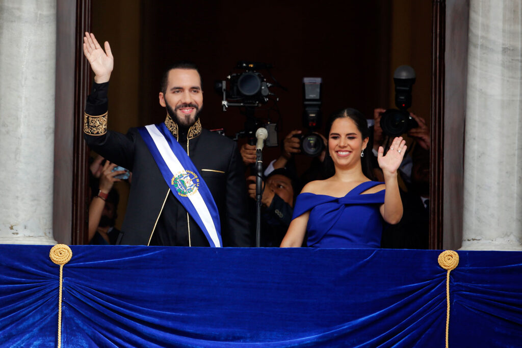 Bukele y Gabriela comparten no solo amor, sino también pensamiento político