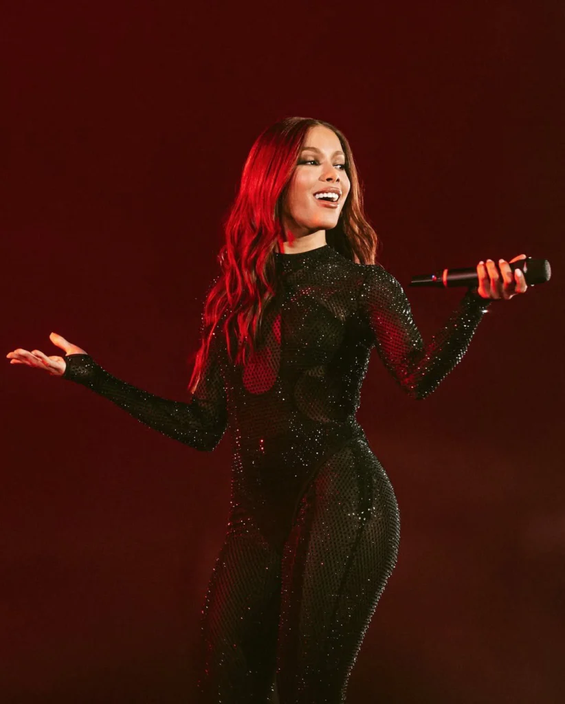 La brasilera Anitta compartió públicamente sus operaciones