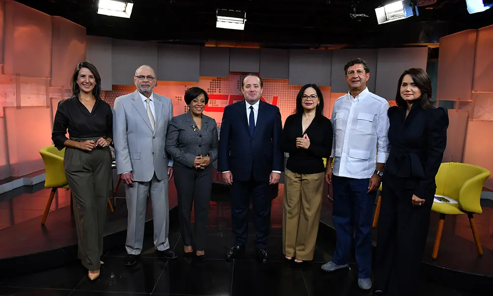 Katherine Hernández, Nelson Rodríguez, Alba Nely Familia, José Ignacio Paliza, Yanessi Espinal, Manuel Estrella y Julissa Céspedes.