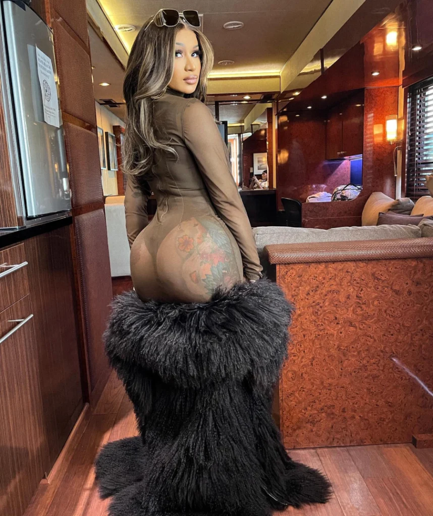 Cardi B ha sido honesta sobre sus cirugías estéticas