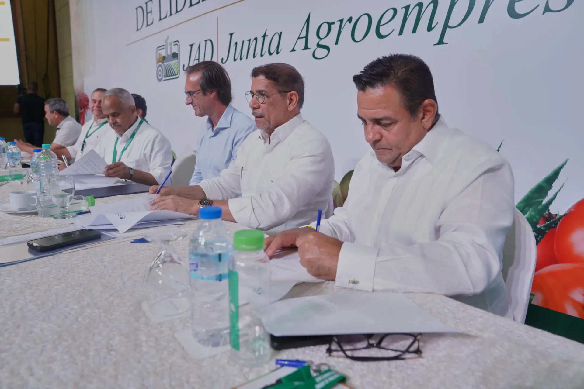 JAD y Barna firman acuerdo de cooperación interinstitucional