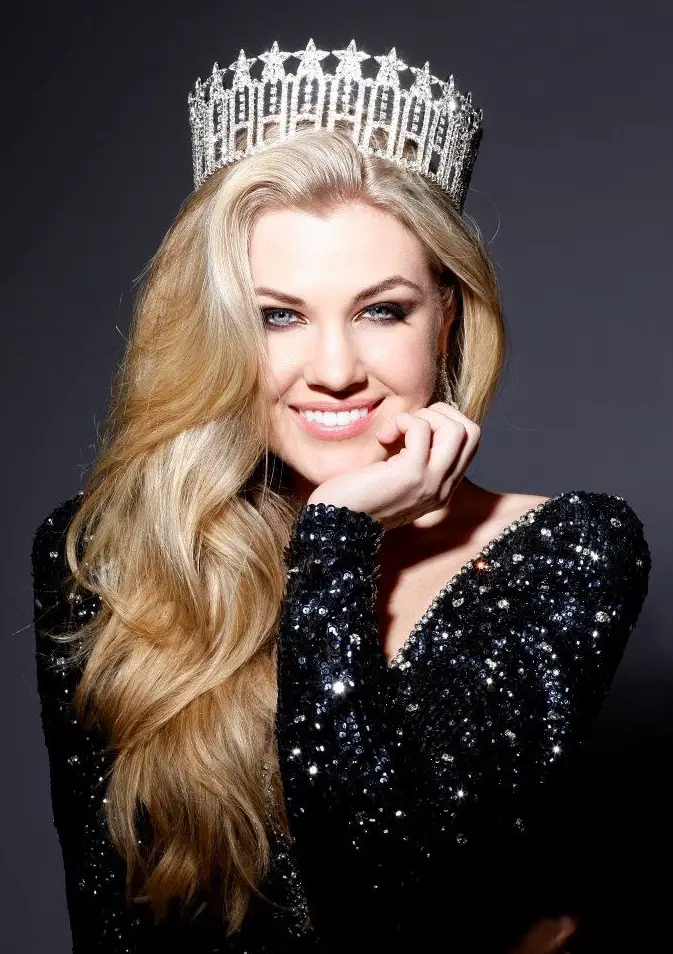 Frantzve fue coronada Miss Arizona en 2012.