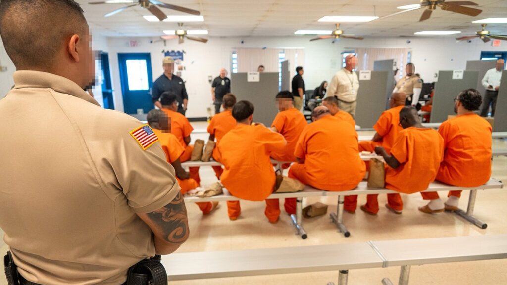 Tiene capacidad para 2000 detenidos y este viernes llegaron los primeros