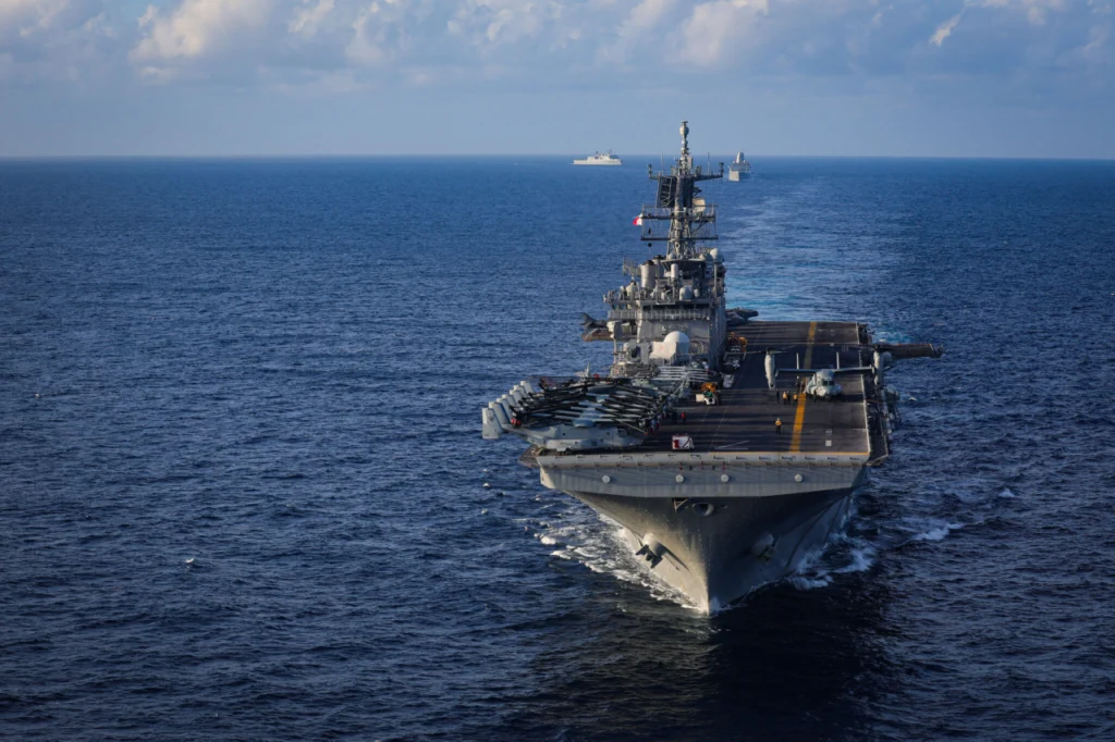 EE.UU. difunde primeras imágenes del buque de asalto anfibio USS Iwo Jima en el Caribe