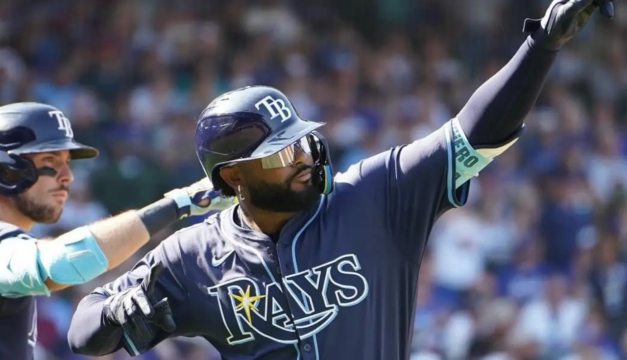 Junior Caminero celebrando su jonrón 44 con Tampa Bay Rays