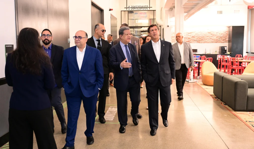 Leonel Fernández y Manuel Estrella recorren el Martin Scorsese Virtual Production Center en Nueva York
